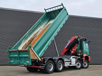 AROCS 4145 / 8X6 / TIPPER + HMF CRANE
